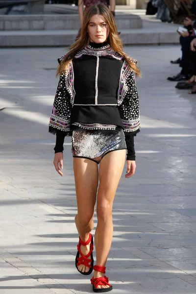 Look 17